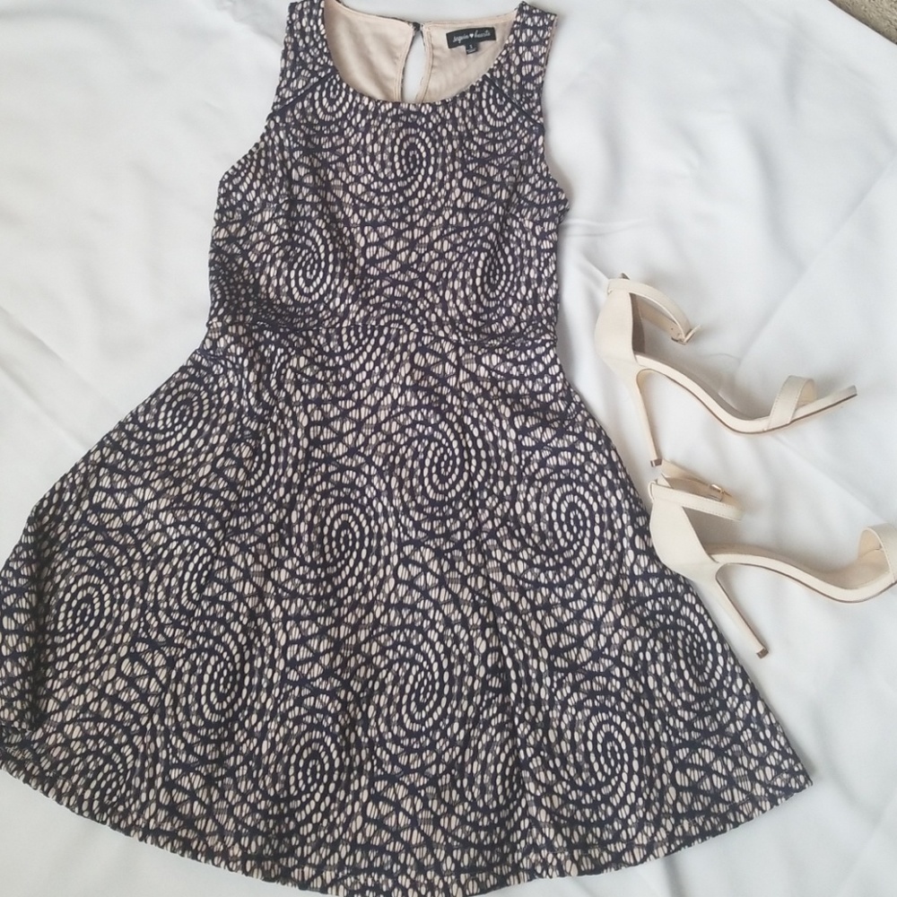 EUC Sleeveless skater dress